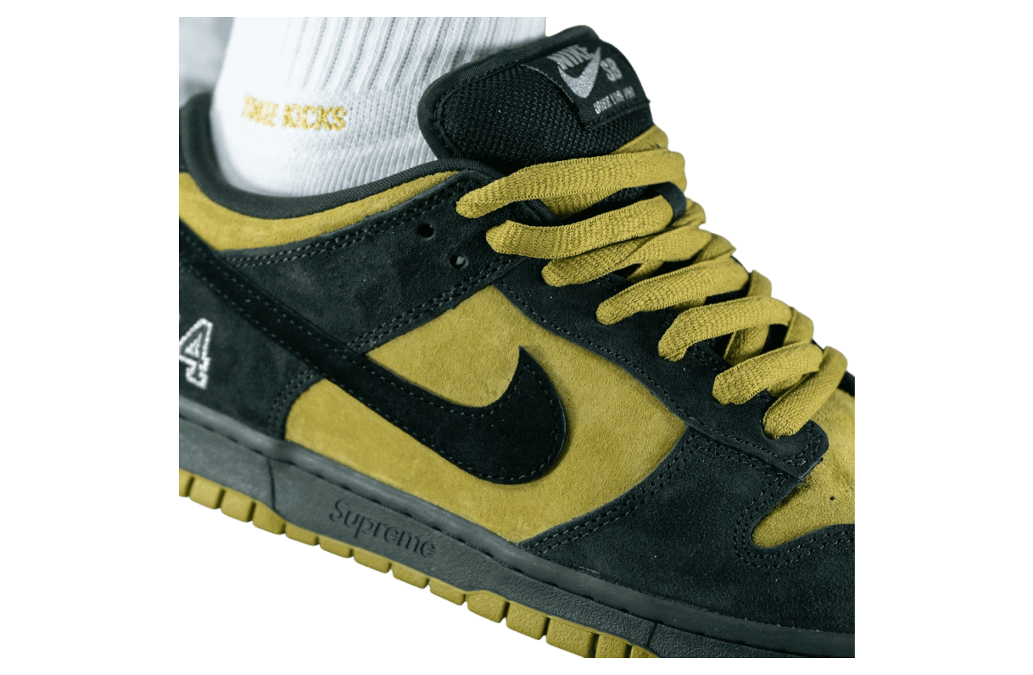 Supreme x Dunk Low SB 'Camper Green'