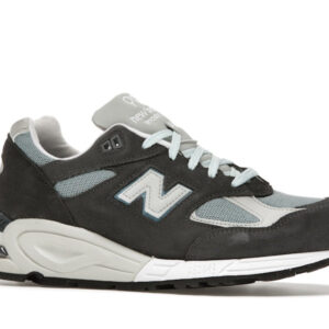 New Balance 990v2 Kith Steel Blue - Image 3