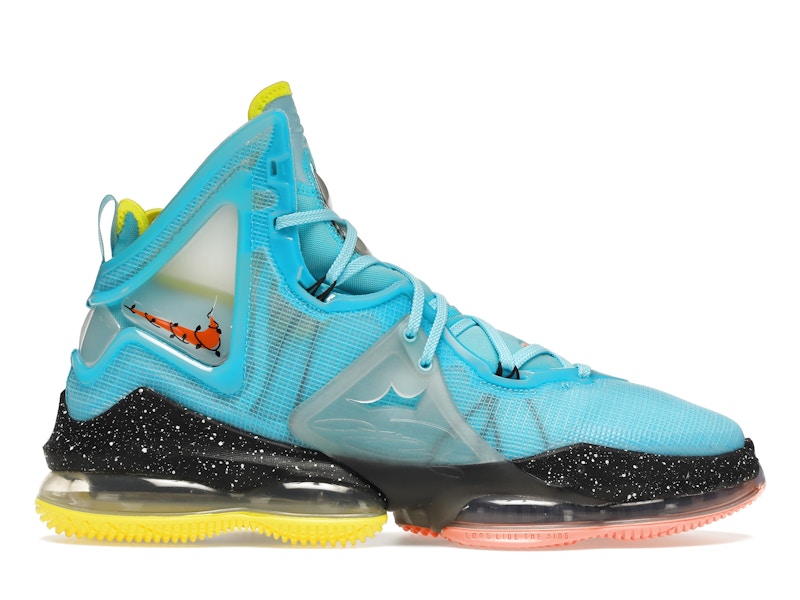Nike LeBron 19 Christmas